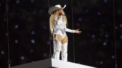 Beyoncé Helps NFL Break Streaming Records With Christmas Halftime Show