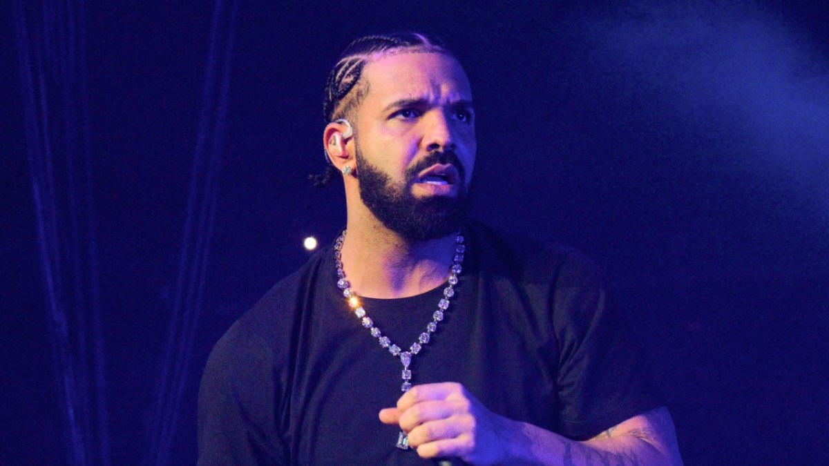 Drake's Viral Concert Photo Sparks 'Dystopian' Concerns: '[It's] Kinda Chilling'