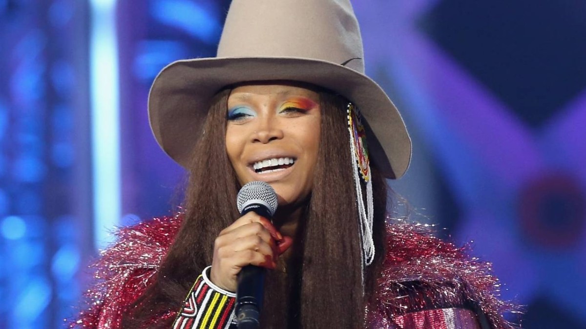 Erykah Badu Admits To Vandalizing Her Own Tesla In Protest Of Elon Musk Erykah Badu Admits To Vandalizing Her Own Tesla In Protest Of Elon Musk