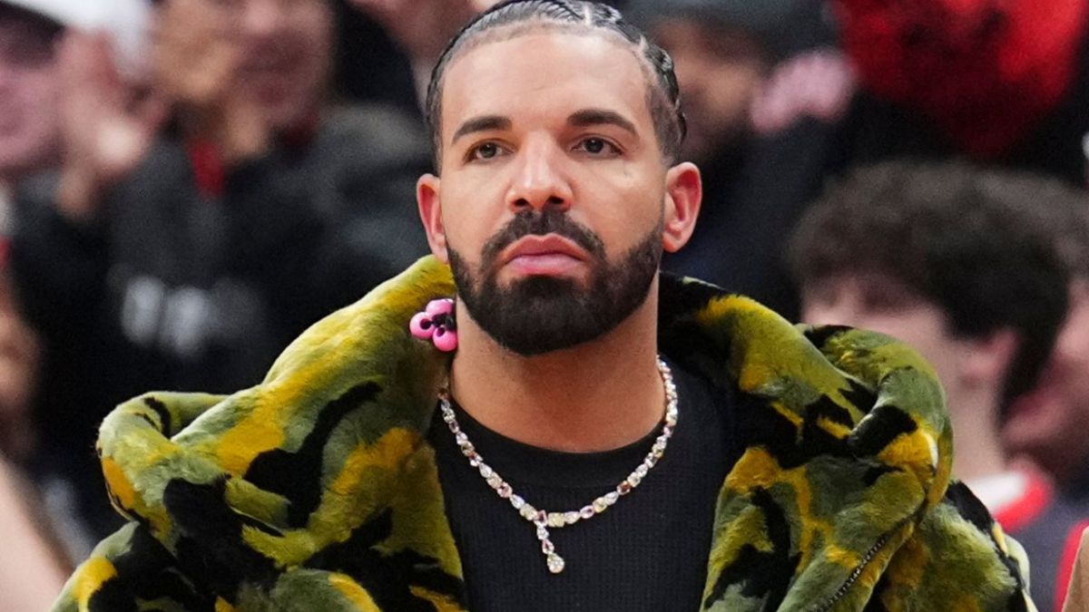 Drake Blasted As A Hypocrite By UMG In New Motion Drake Blasted As A Hypocrite By UMG In New Motion